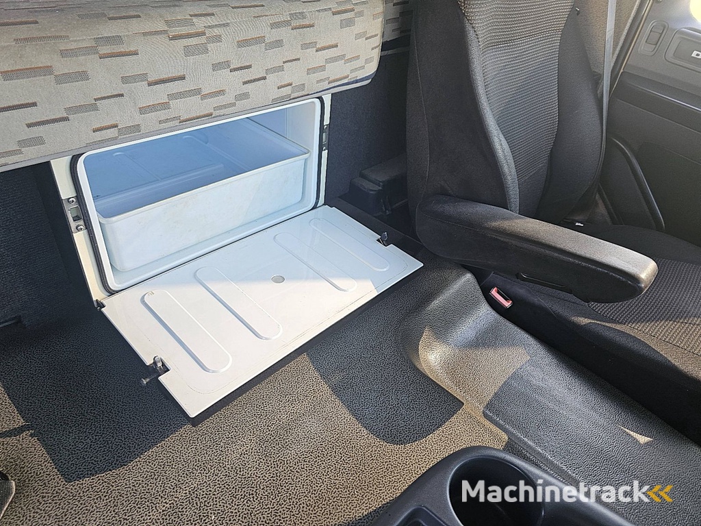 DAF CF 400 carrier supra 550