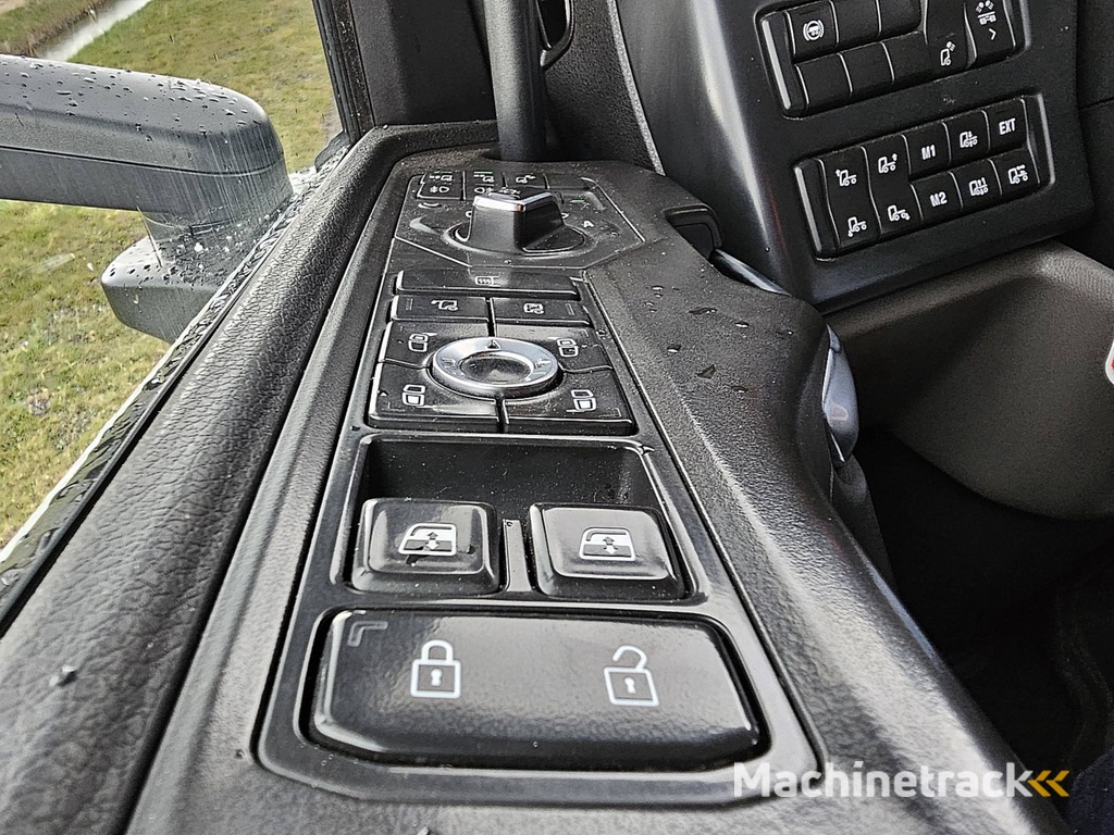 SCANIA R660 6x2 nb retarder