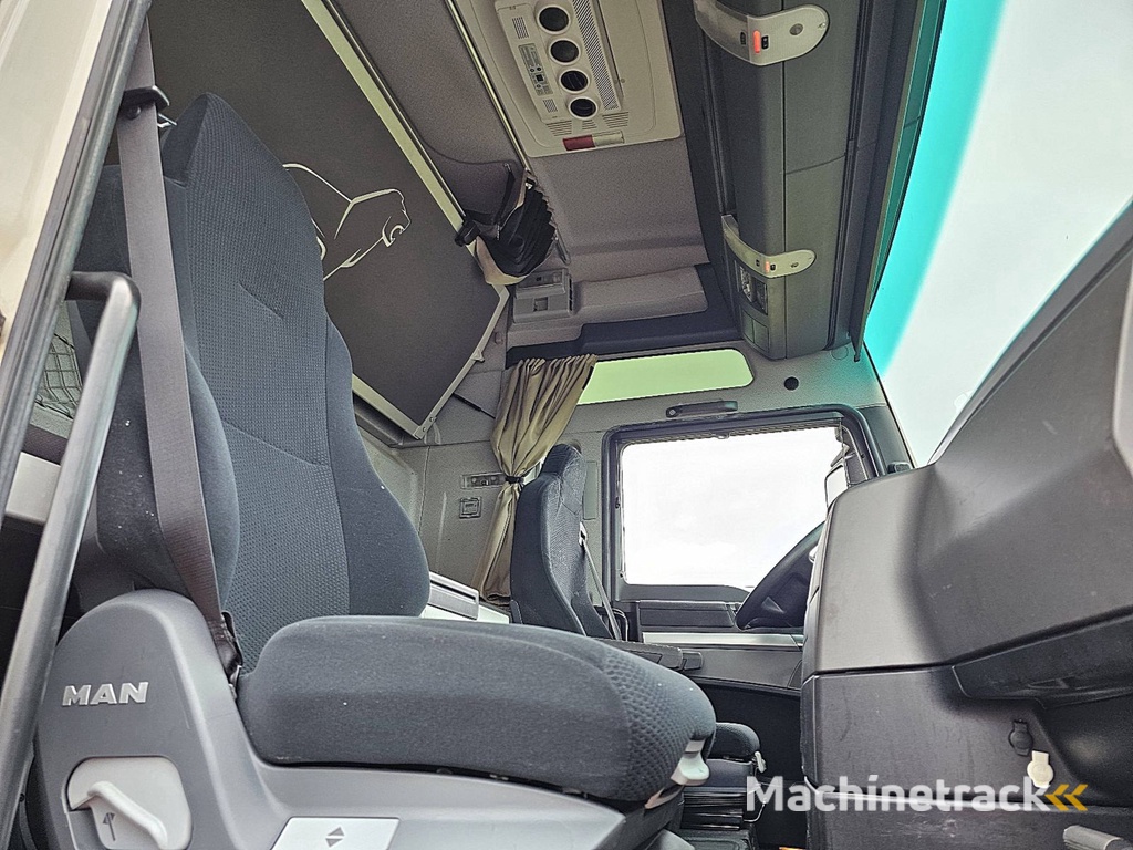 M.A.N. 26.440 TGX xxl 6x2-4 intarder
