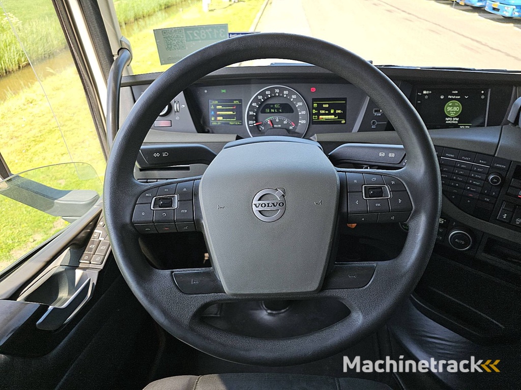 VOLVO FH 500 xl 2x tank skirts