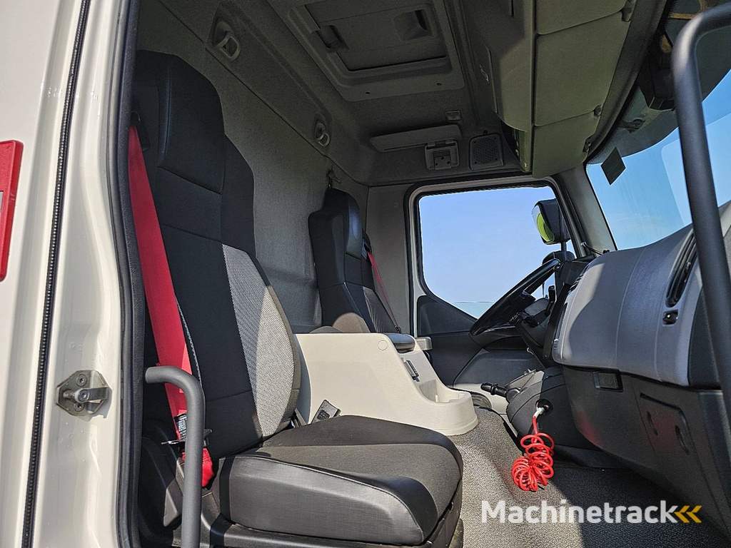 RENAULT D 250 11.9t a/c new engine