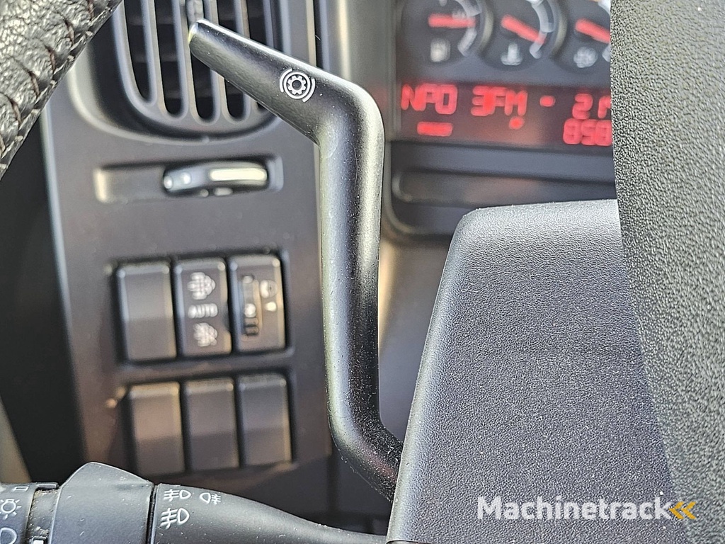 RENAULT D 250 11.9t a/c new engine