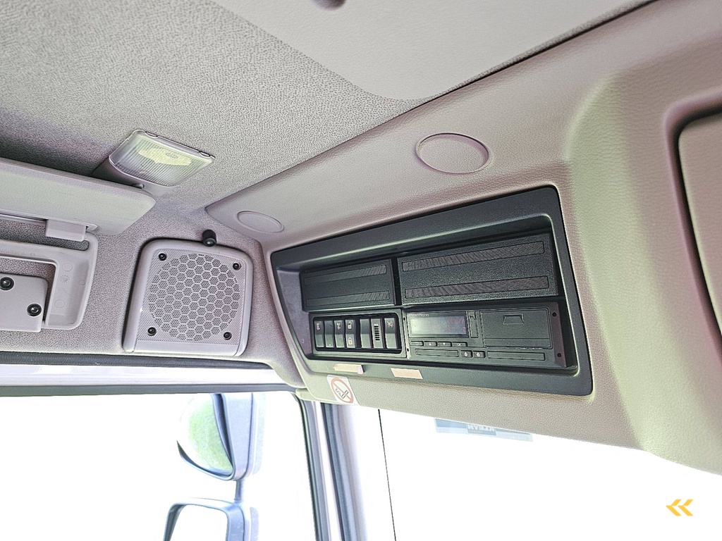 RENAULT D 250 11.9t a/c new engine