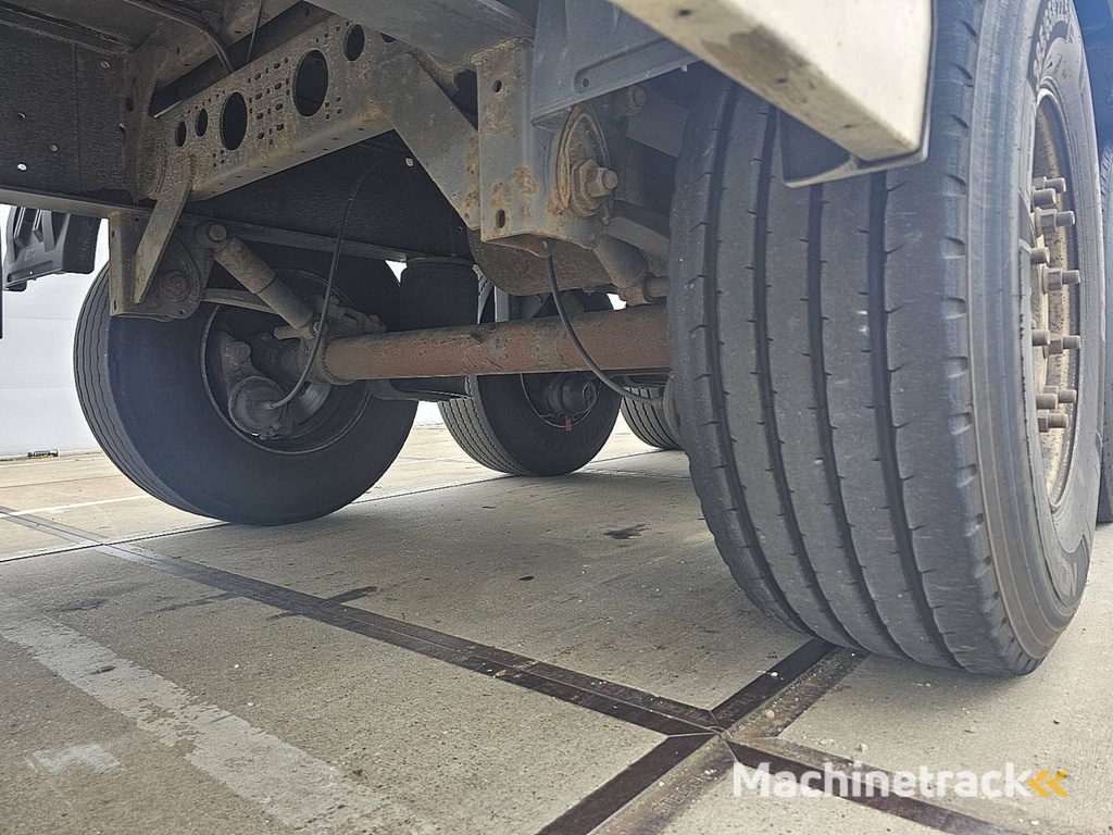 KRONE SDP 02 bär 2 tons taillift