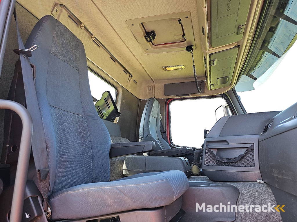 VOLVO FM 11.330 6x2 manual wb460