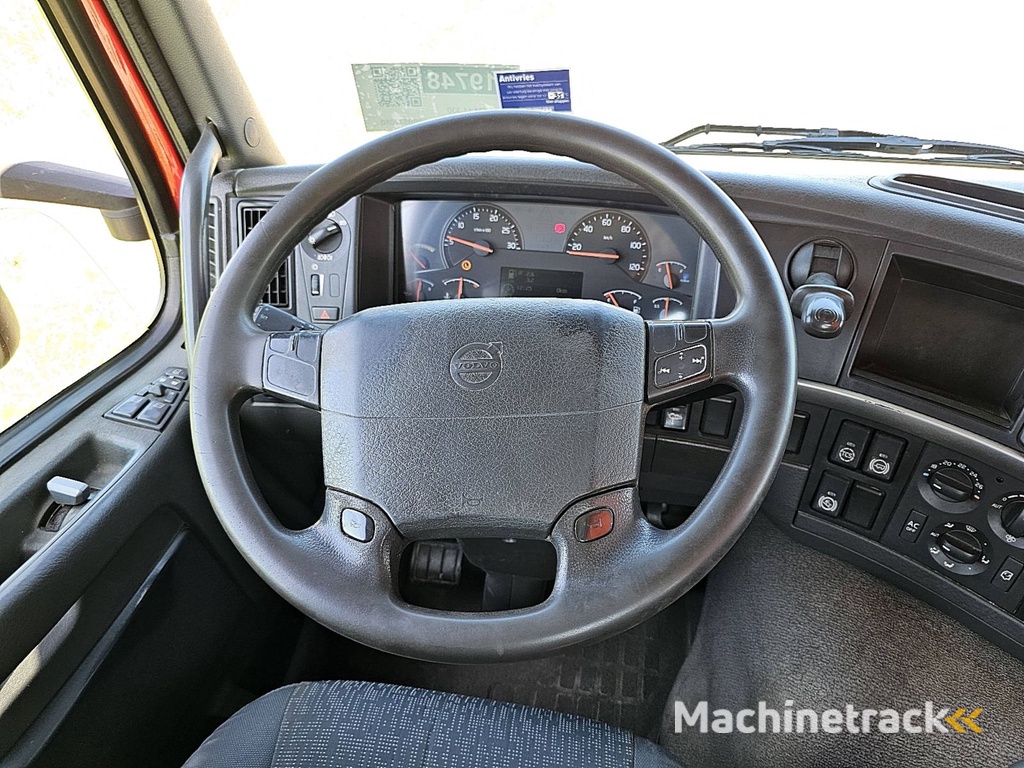 VOLVO FM 11.330 6x2 manual wb460