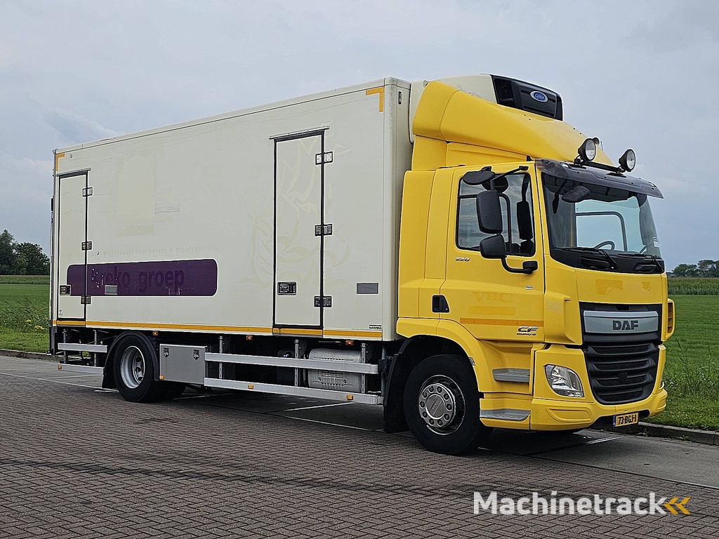 DAF CF 220 carrier lift doors