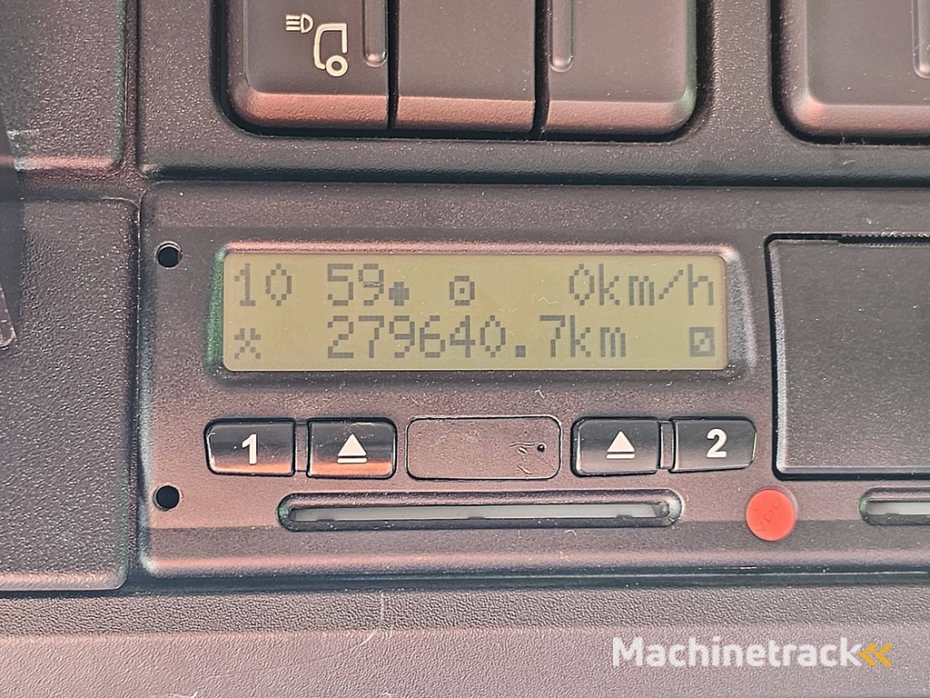 DAF CF 220 carrier lift doors