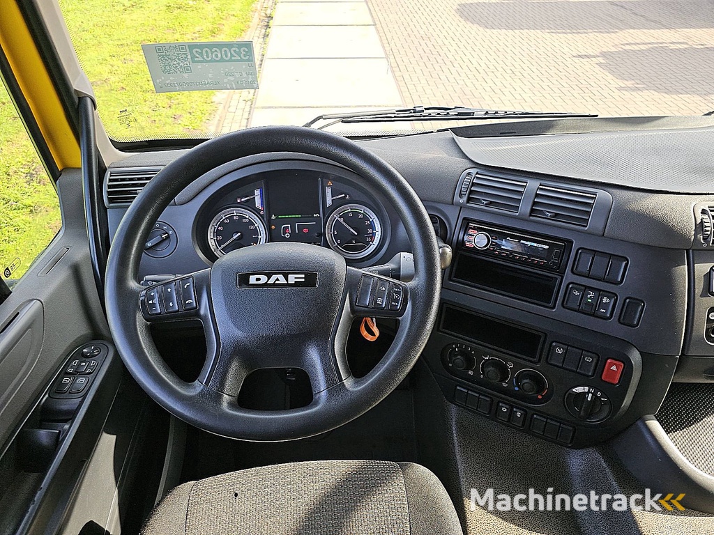 DAF CF 220 carrier lift doors