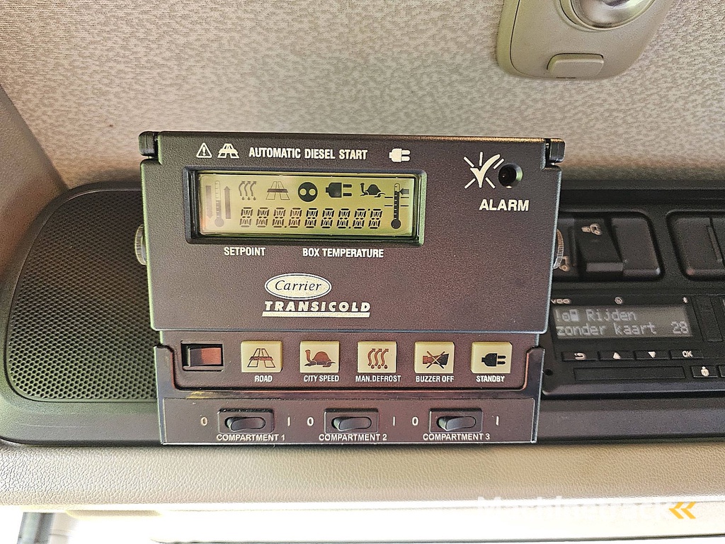 DAF CF 220 carrier lift doors