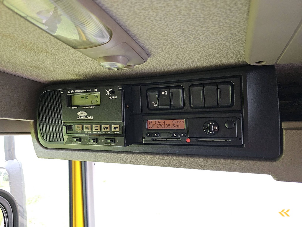 DAF CF 220 carrier lift doors