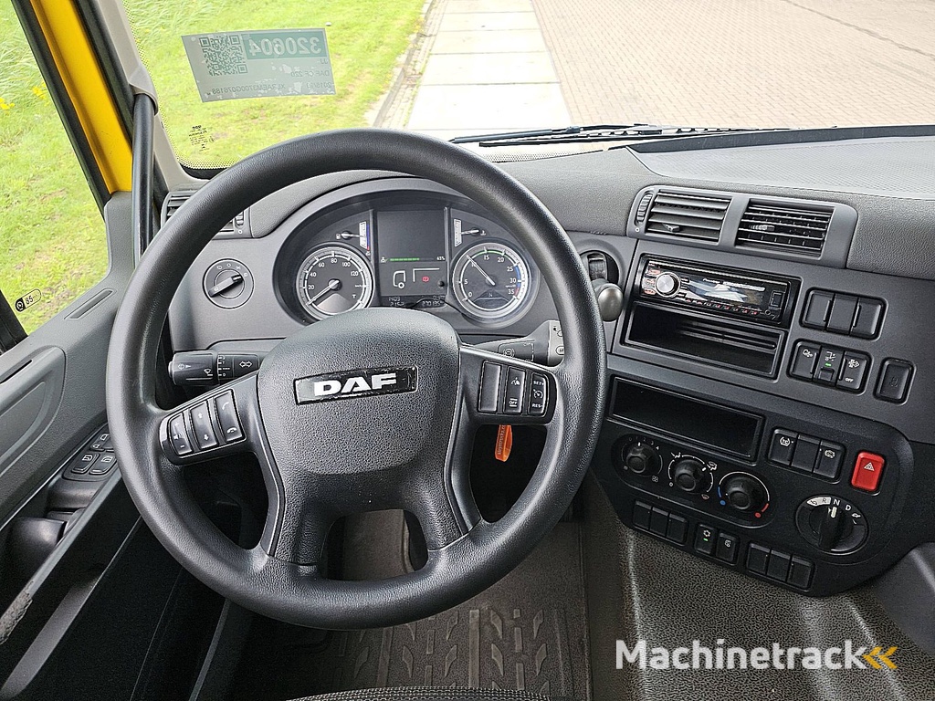 DAF CF 220 carrier lift doors