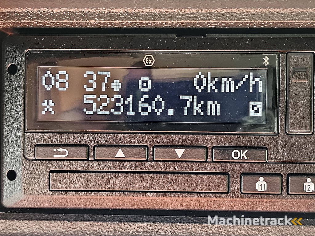 SCANIA P360 2500 kg lift