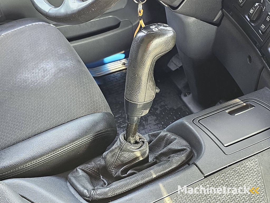 SCANIA P360 2500 kg lift