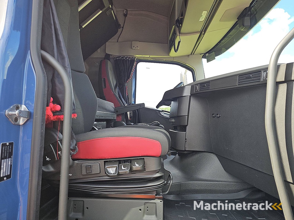 VOLVO FH 500 skirts 2x tank veb+