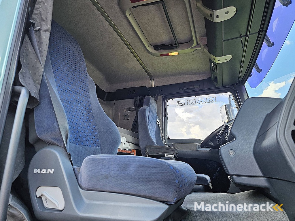 M.A.N. 18.350 TGA nl-truck l-cab bed