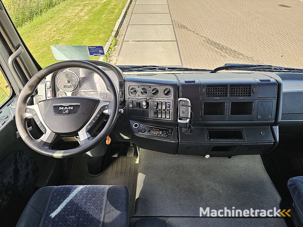 M.A.N. 18.350 TGA nl-truck l-cab bed
