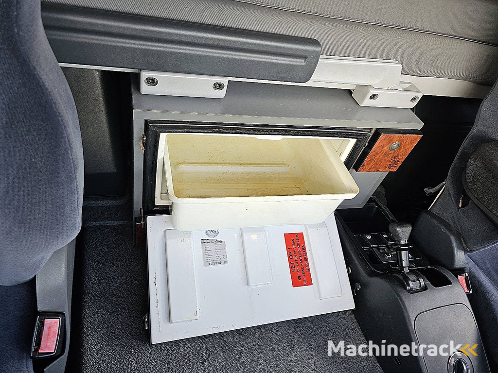 M.A.N. 18.350 TGA nl-truck l-cab bed