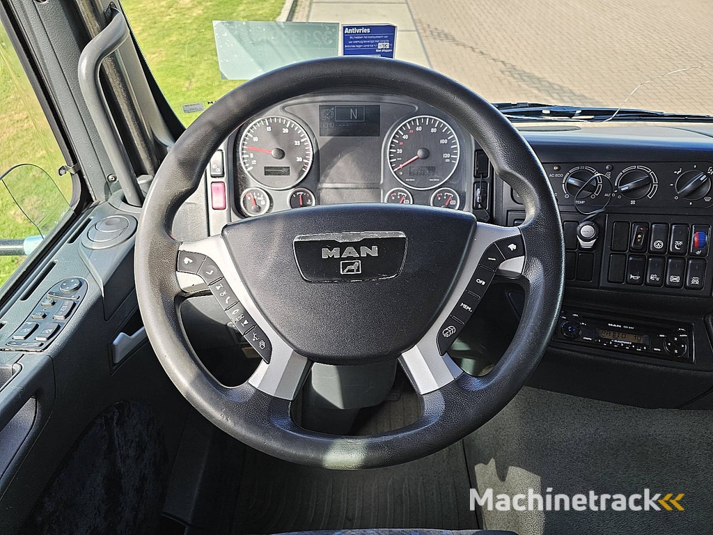 M.A.N. 18.350 TGA nl-truck l-cab bed