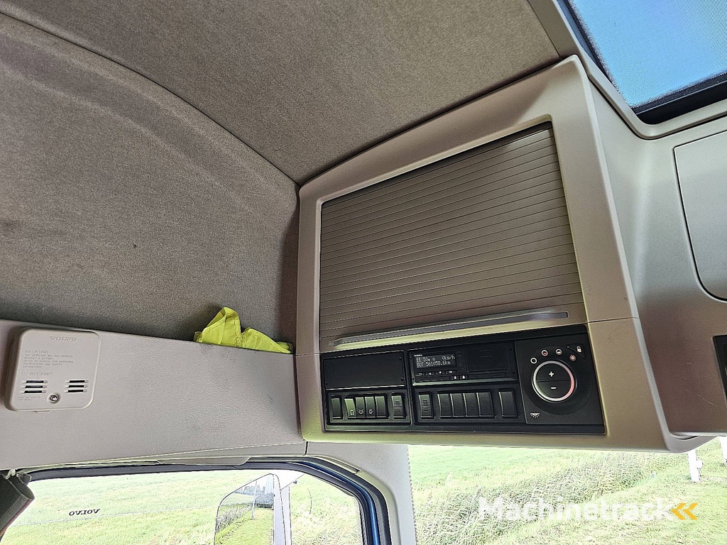 VOLVO FH 500 skirts 2x tank veb+