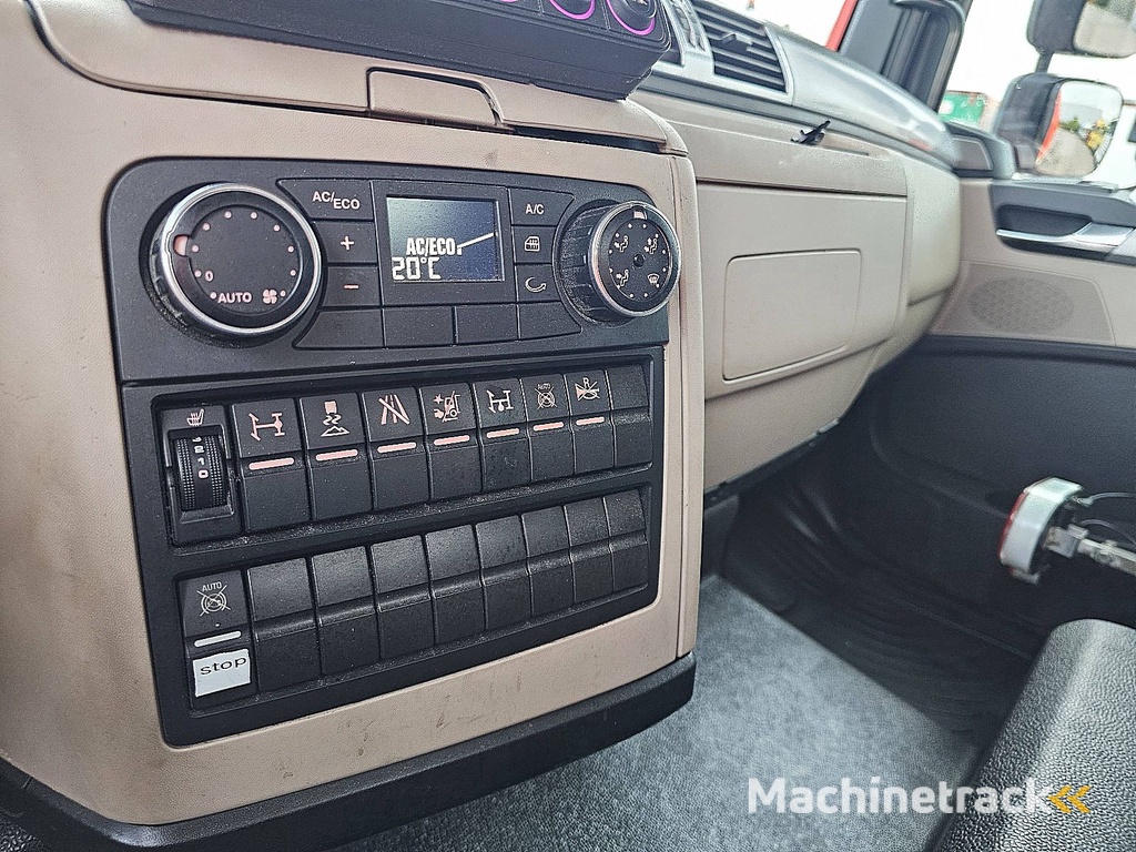 M.A.N. 12.220 TGL bottie platform+tow