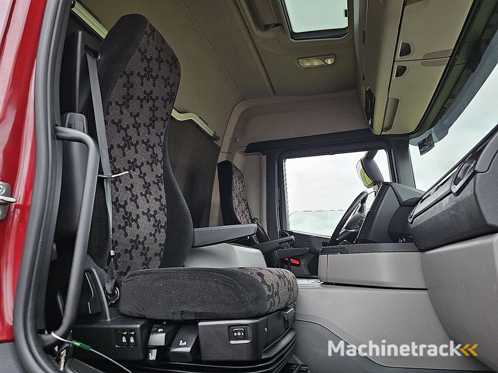 SCANIA G320 6x2*4 lift 133 tkm!