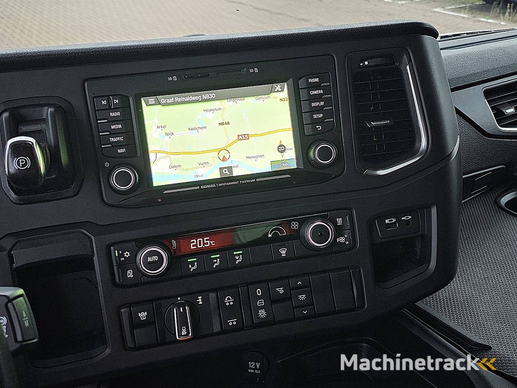 SCANIA G320 6x2*4 lift 133 tkm!