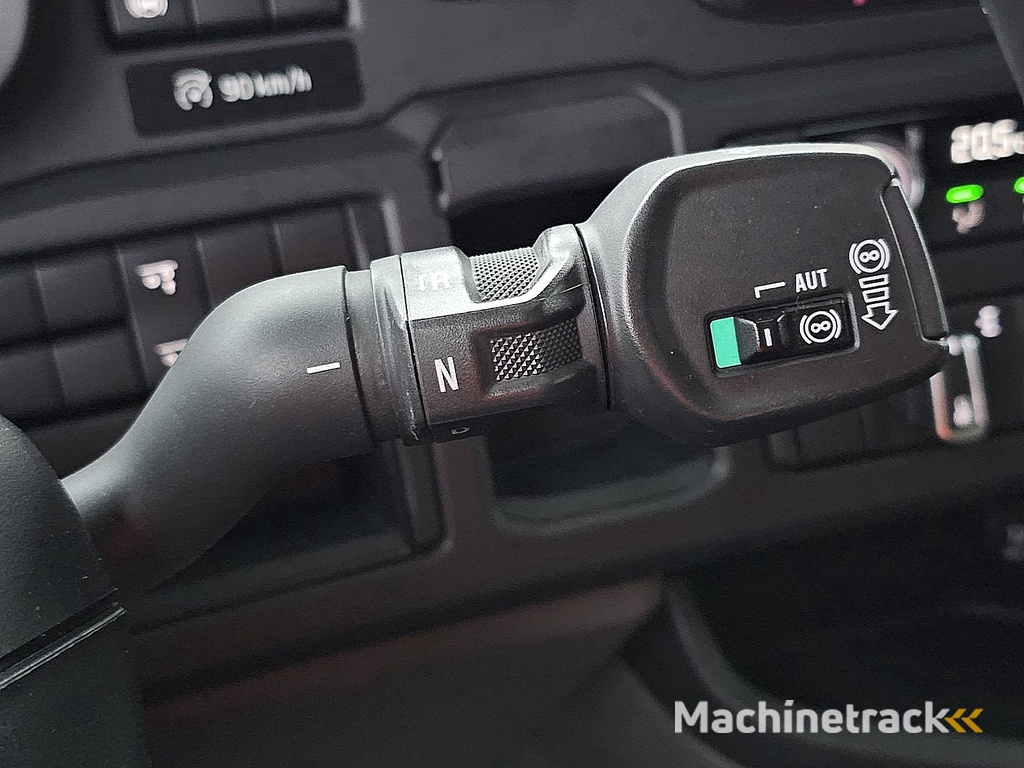 SCANIA G320 6x2*4 lift 133 tkm!