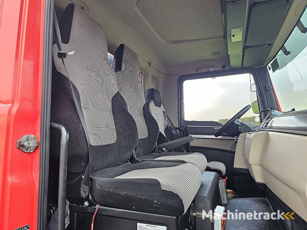 M.A.N. 12.220 TGL bottie platform+tow