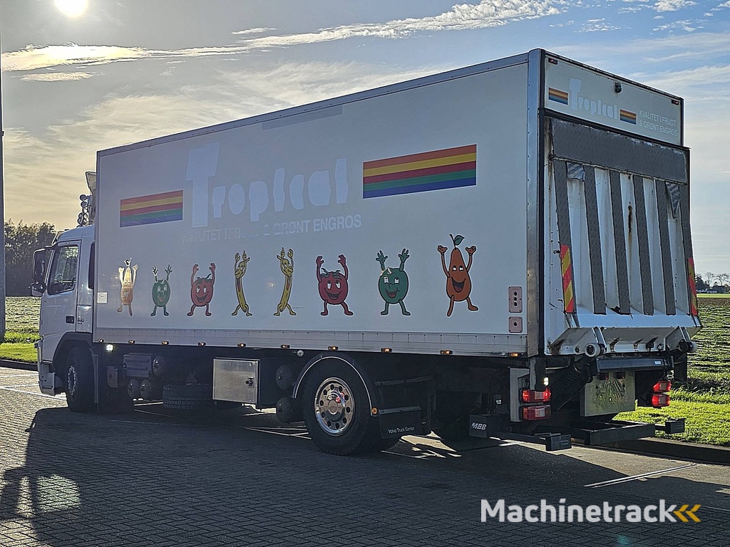 VOLVO FM 11.330 3 seats lift 290tkm
