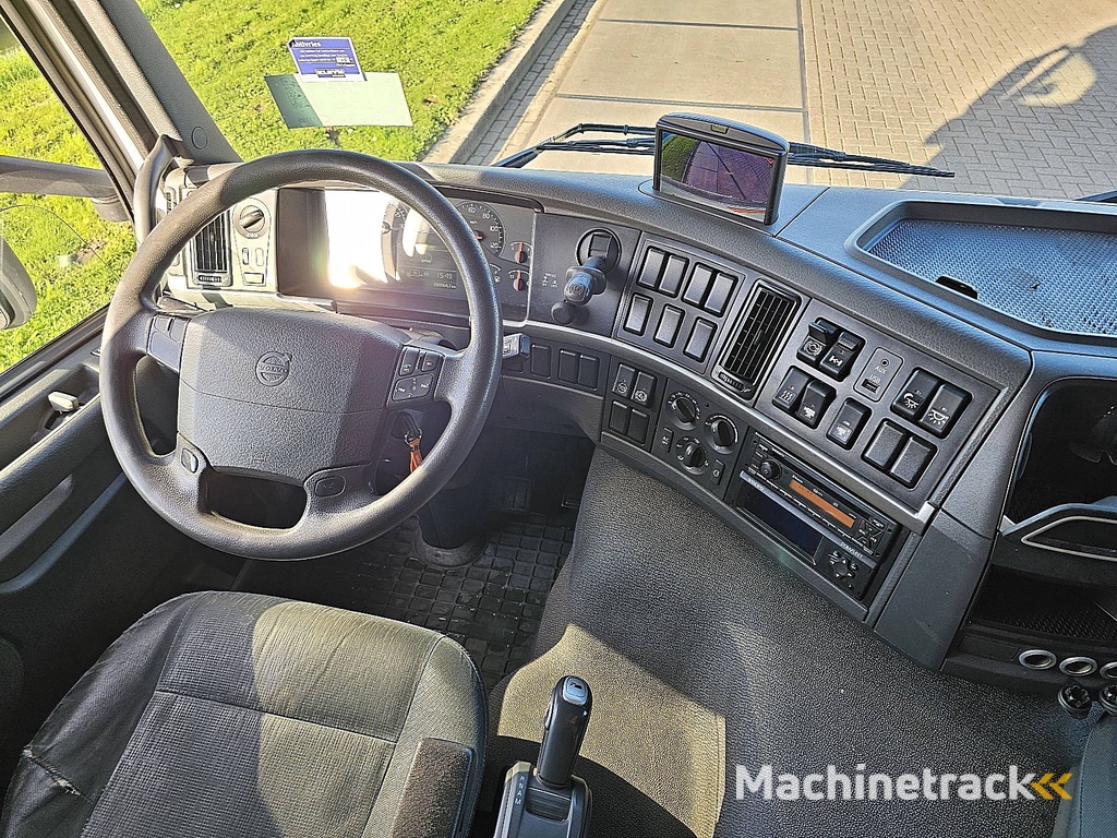 VOLVO FM 11.330 3 seats lift 290tkm