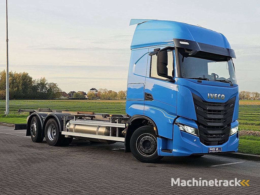 IVECO S-WAY AS260S46 lng