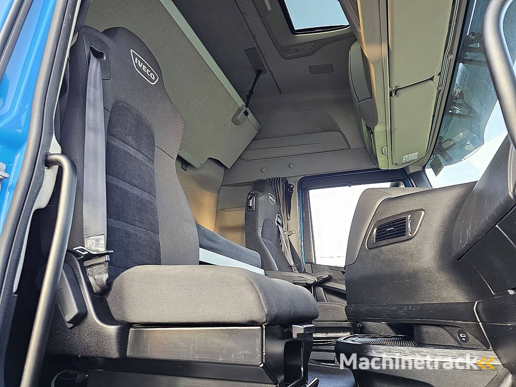 IVECO S-WAY AS260S46 lng