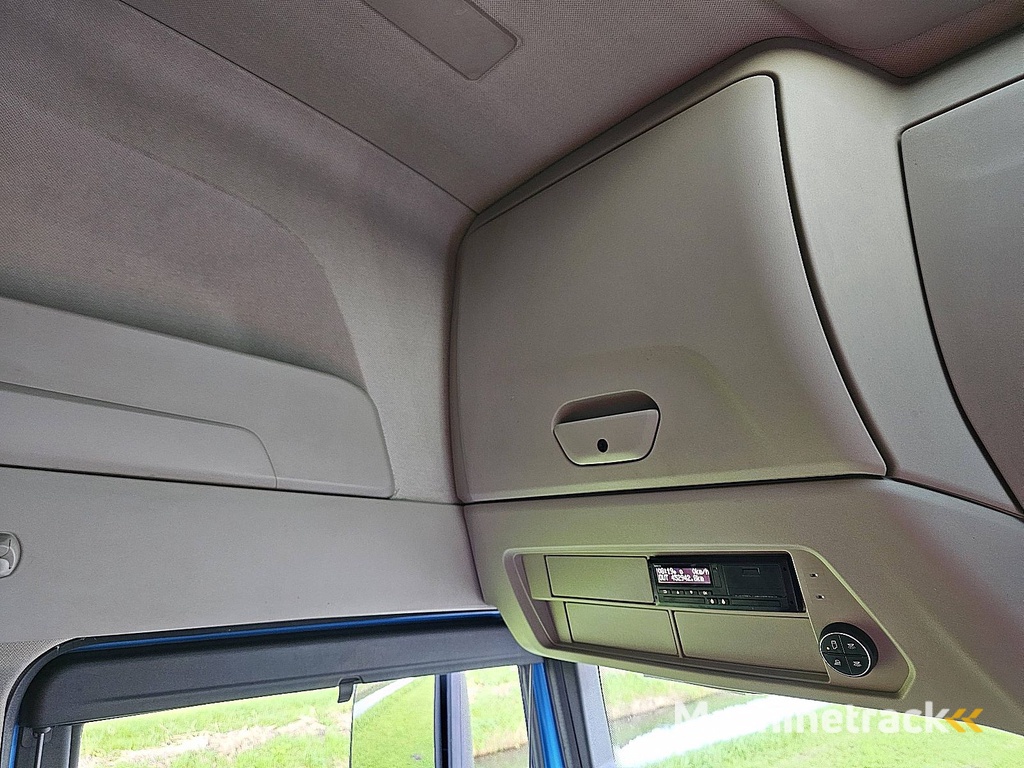 IVECO S-WAY AS260S46 lng