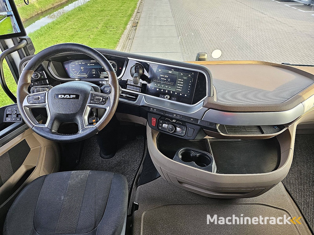 DAF XG+ 480 xg+ 2x tank skirts