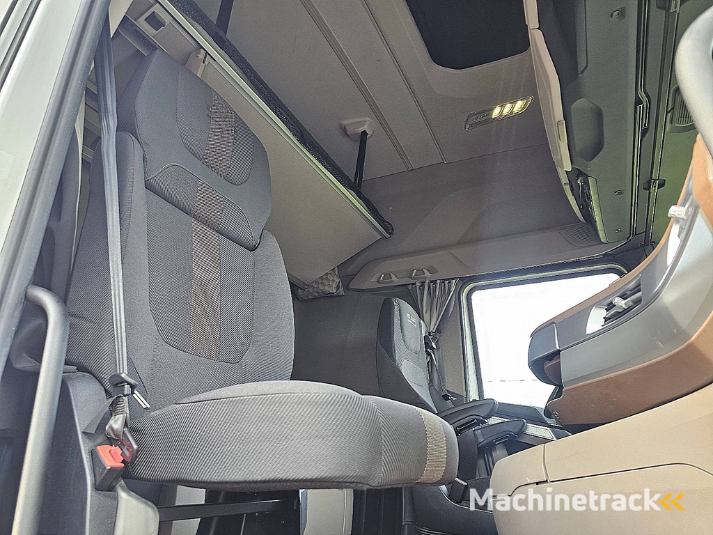 DAF XG+ 480 xg+ 2x tank skirts