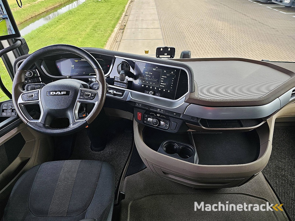 DAF XG+ 480 xg+ 2x tank skirts