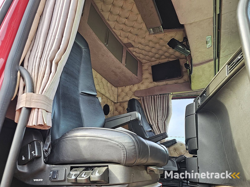 VOLVO FH 540 6x2 steered 440tkm