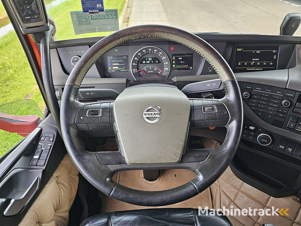 VOLVO FH 540 6x2 steered 440tkm