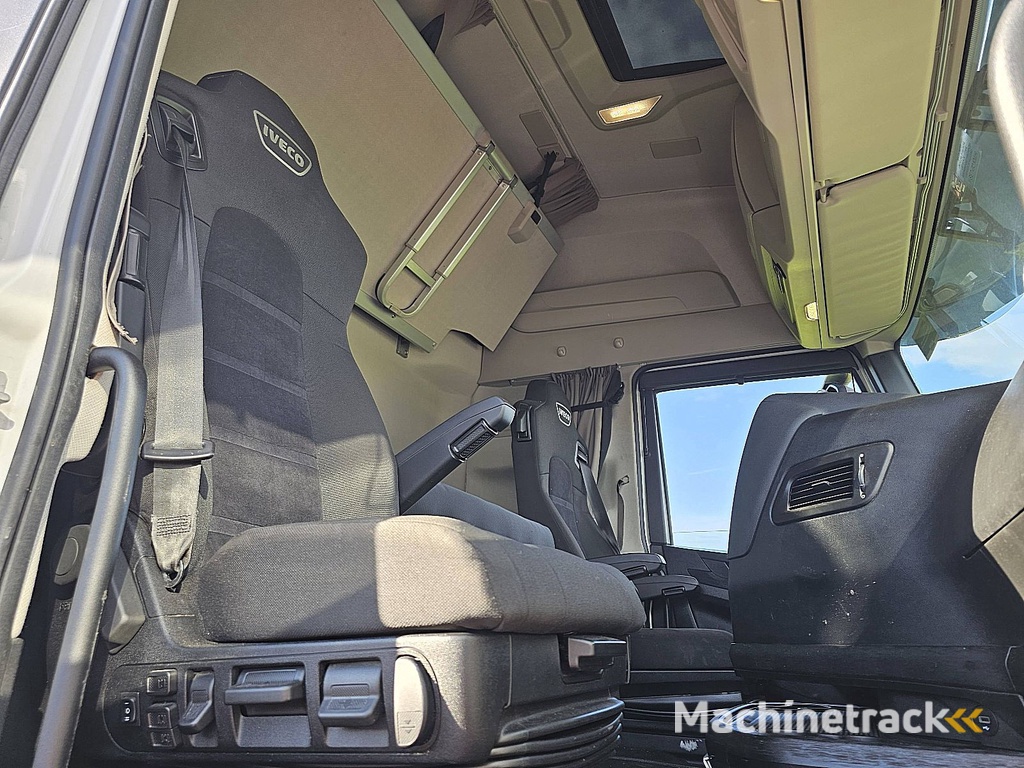 IVECO S-WAY AS260S46 6x2*4 lng gas