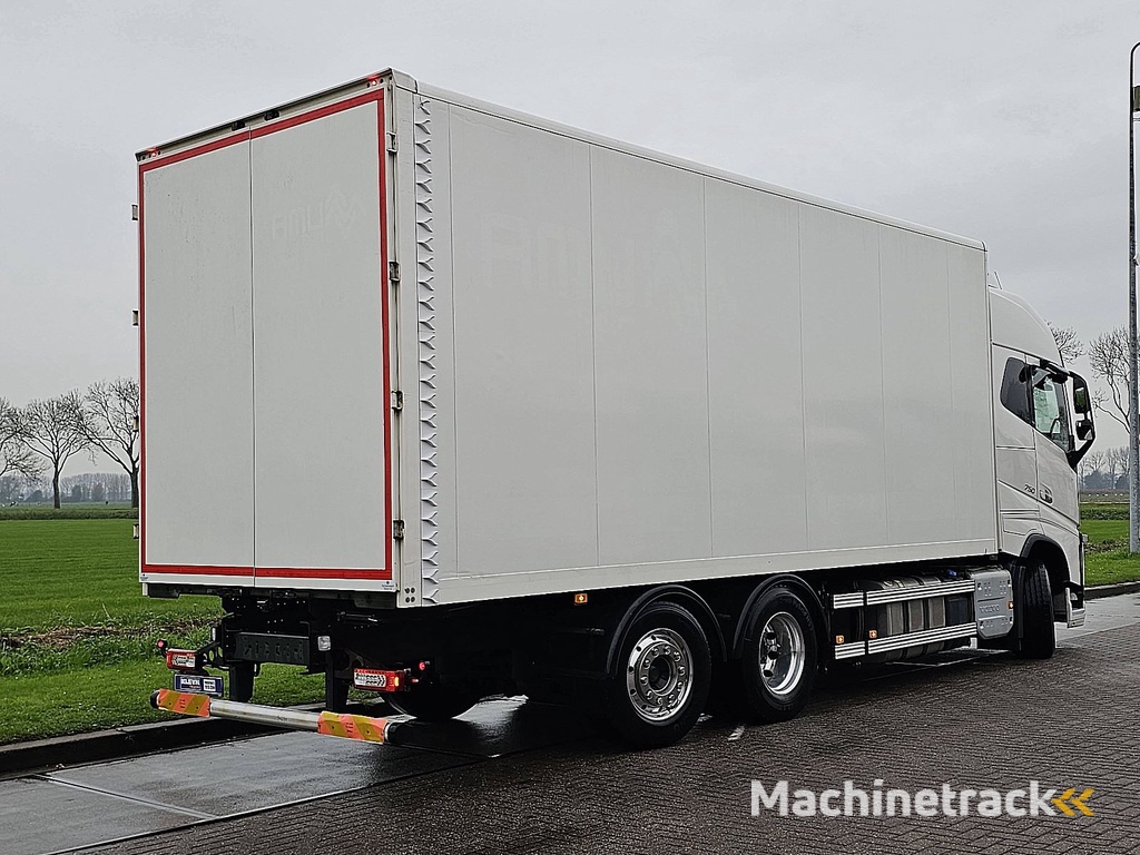 VOLVO FH 16.750 6x2*4 4 seats 154tkm