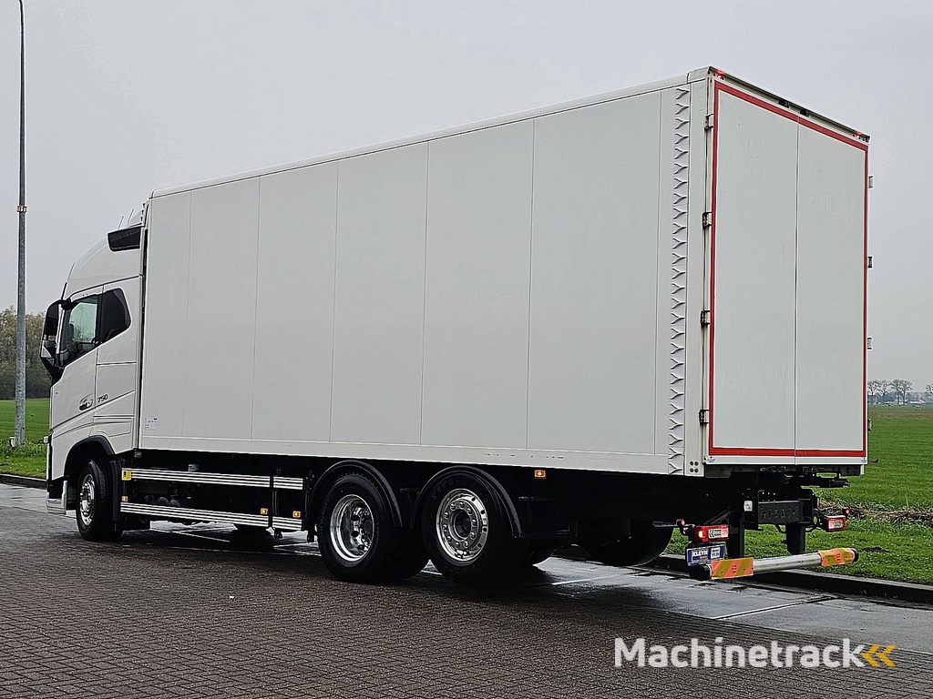 VOLVO FH 16.750 6x2*4 4 seats 154tkm