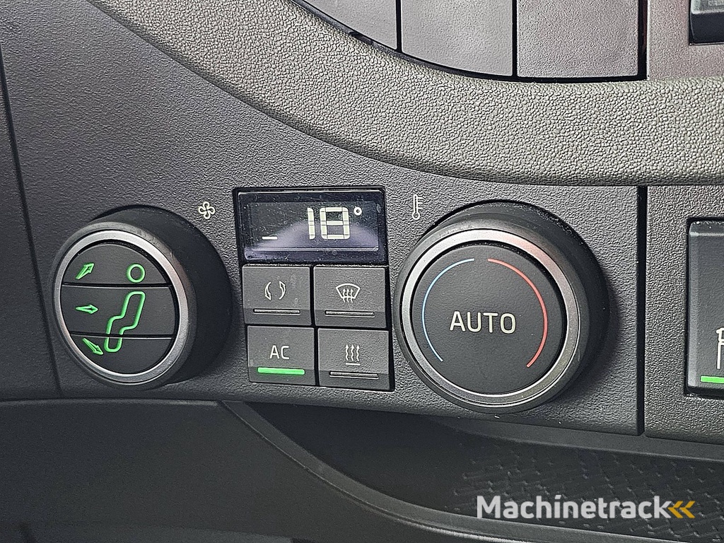 VOLVO FH 16.750 6x2*4 4 seats 154tkm