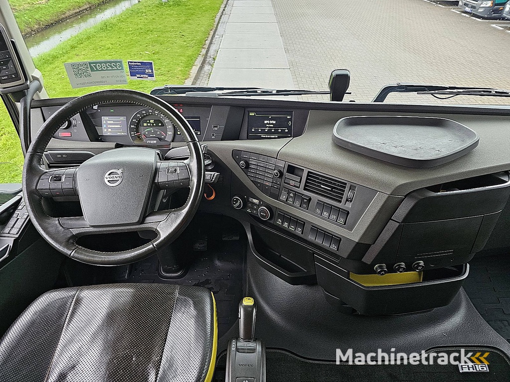 VOLVO FH 16.750 6x2*4 4 seats 154tkm