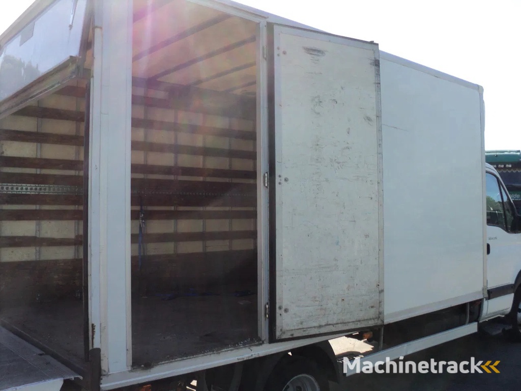 Renault Mascott 130-35 HANDGESCHAKELD