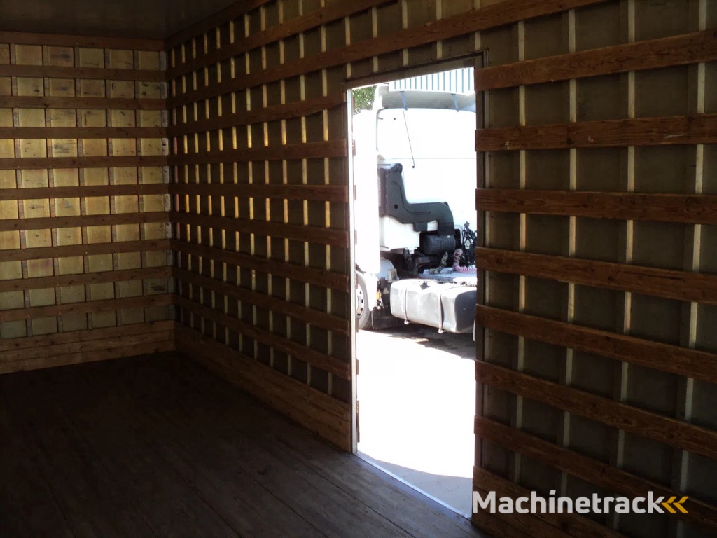 MAN TGL 12.220 met slaapcabine en laadklep