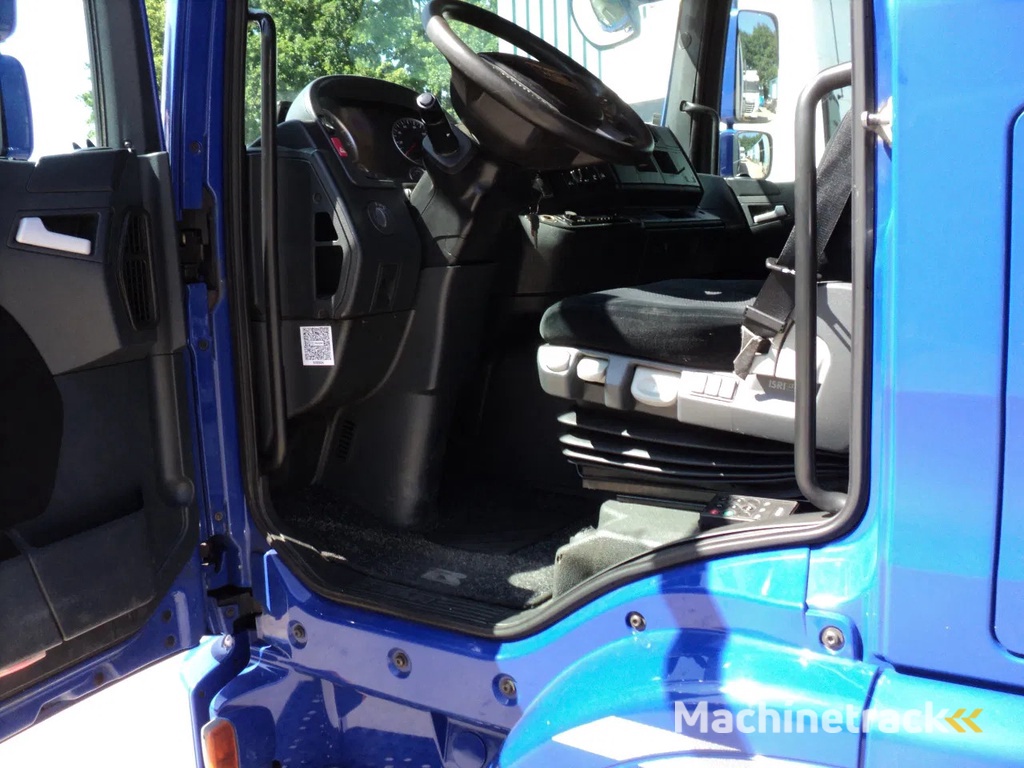 MAN TGL 12.220 met slaapcabine en laadklep