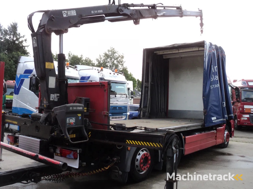 MAN TGS 26.400 met kraan hiab 144 en aanhanger merk krone