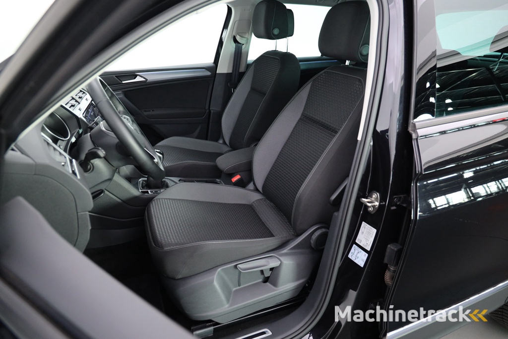 Volkswagen Tiguan 1.5 TSI 150pk | Navi | Apple CarPlay | Elek. Trekhaak | Camera | Stoel- Stuurverw. | 18"