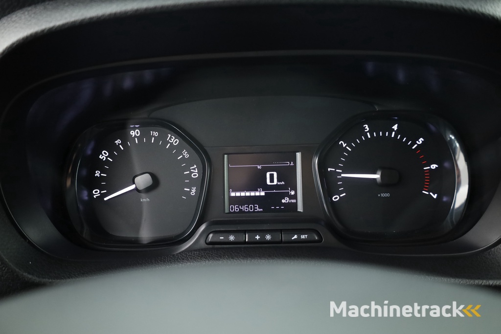 Fiat Scudo 1.5 MultiJet L3H1 | Side Bars | 3 pers. | Cruise | Bluetooth | DAB |